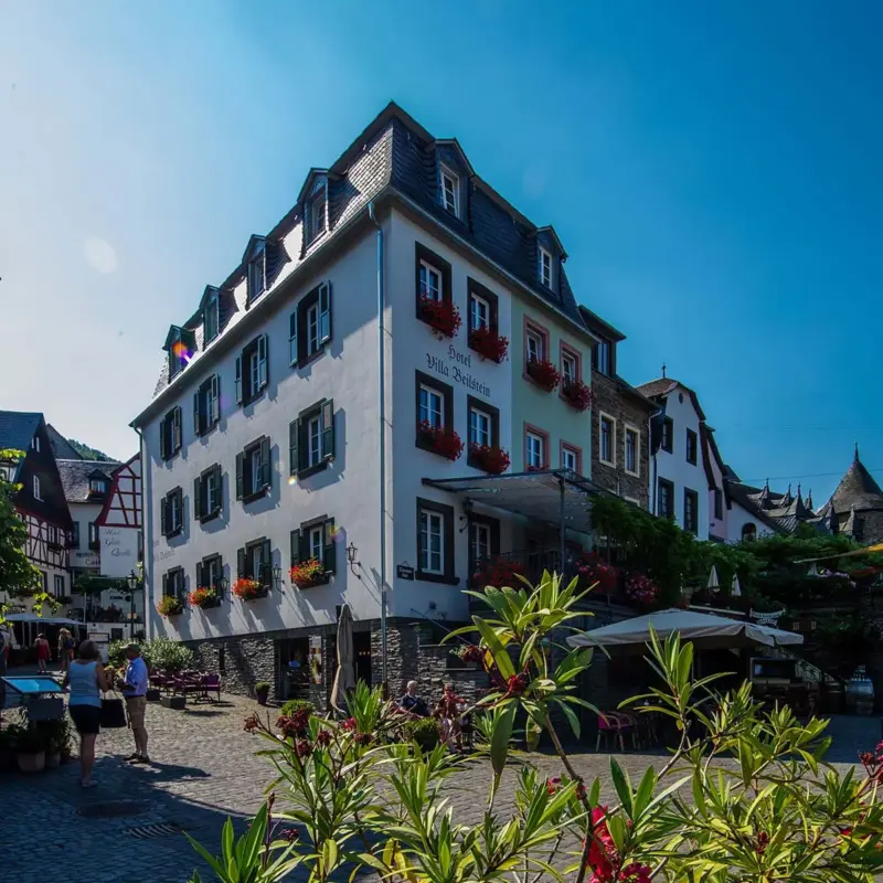 Außenansicht des B&B Hotels Villa Beilstein im historischen Ortskern